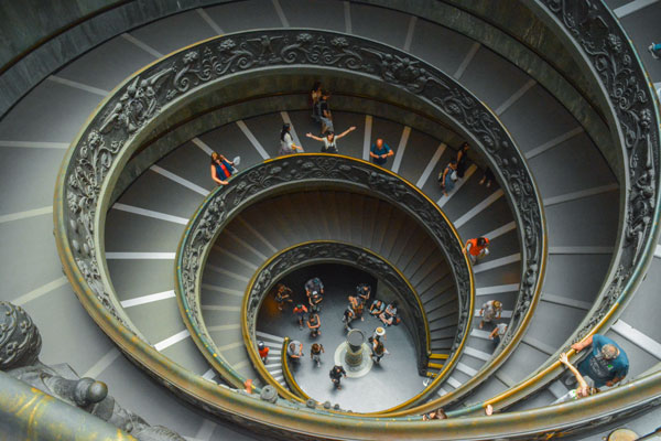 Visita al Vaticano: escalera helicoidal de los museos vaticanos