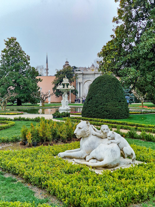 Jardines Palacio de Dolmabahce Que ver en Galata Estambul