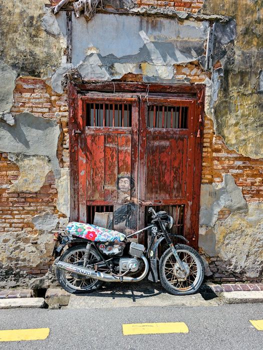 Street Art niño en moto Que ver en Georgetown